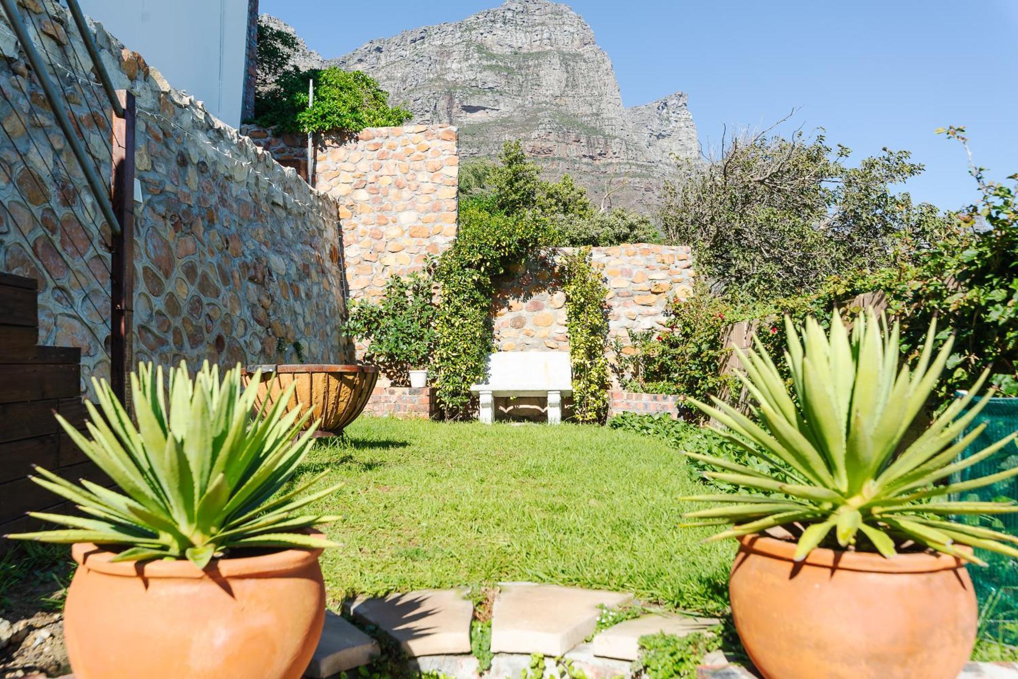 Camps Bay Blue Self-Catering Studios Kapsztad Zewnętrze zdjęcie